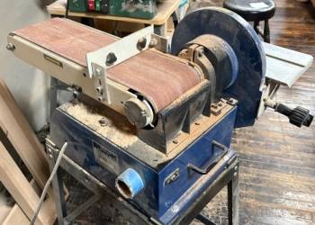 Rikon belt and disc sander. The dust port is on the lower left of the base. Rikon belt and disc sander. The dust port is on the lower left of the base.