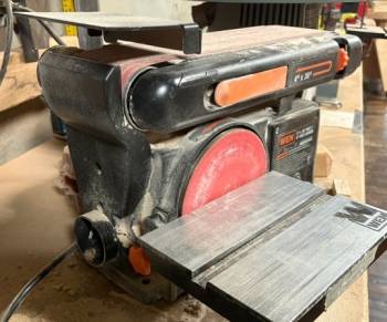 Wen belt and disc sander. The dust port is on the left end. Wen belt and disc sander. The dust port is on the left end.